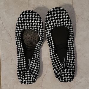 Black and White Houndstooth Women's Flats